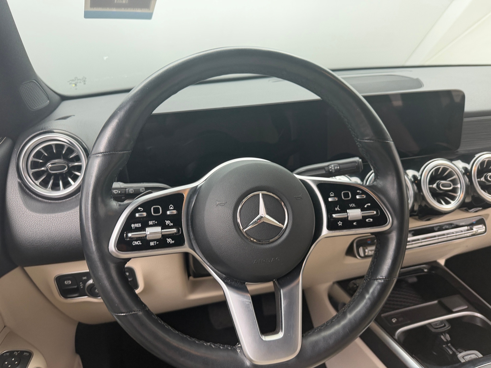 Thumbnail: 2023 Mercedes-Benz GLB - 4