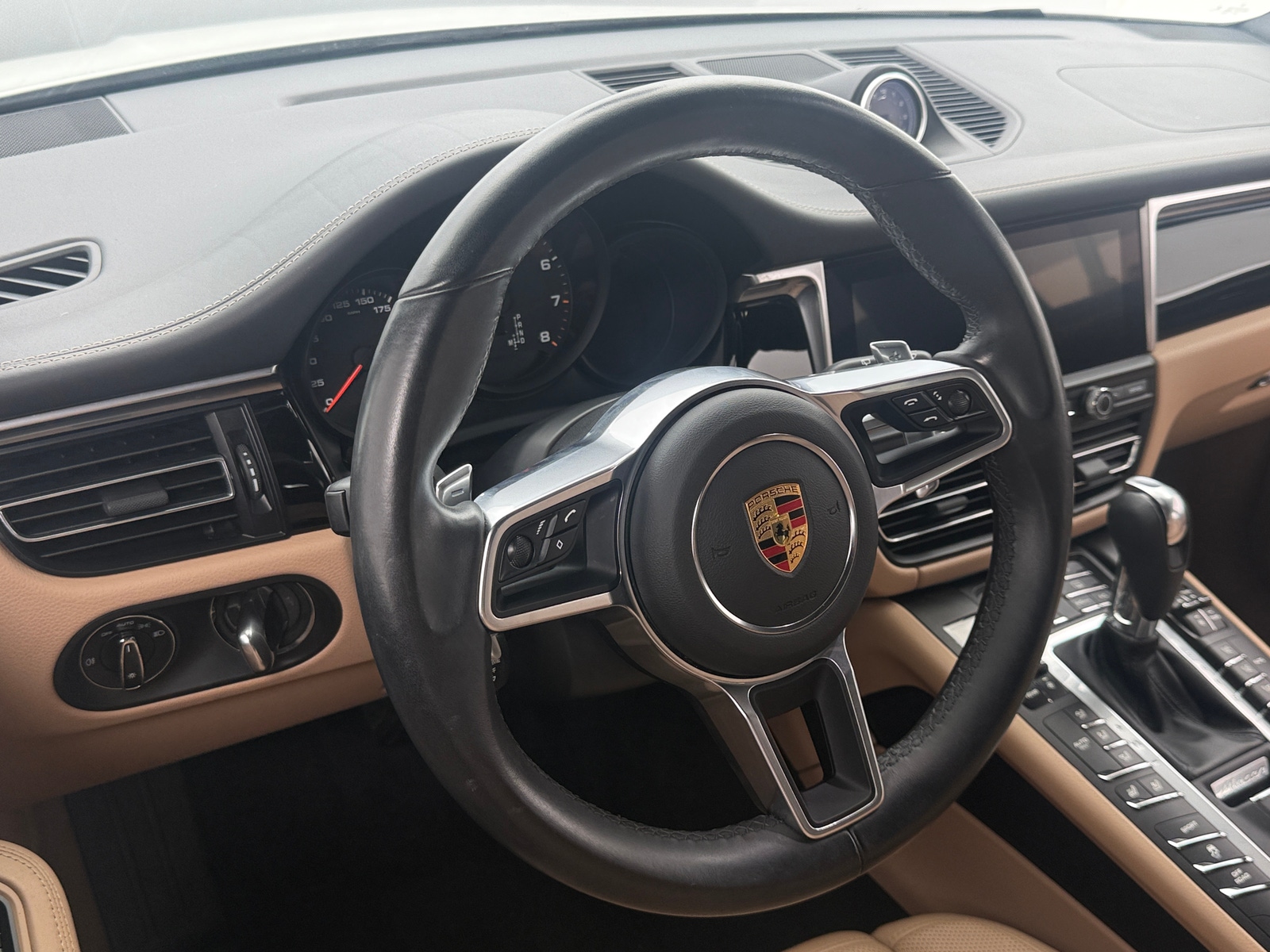 Thumbnail: 2021 Porsche Macan - 4
