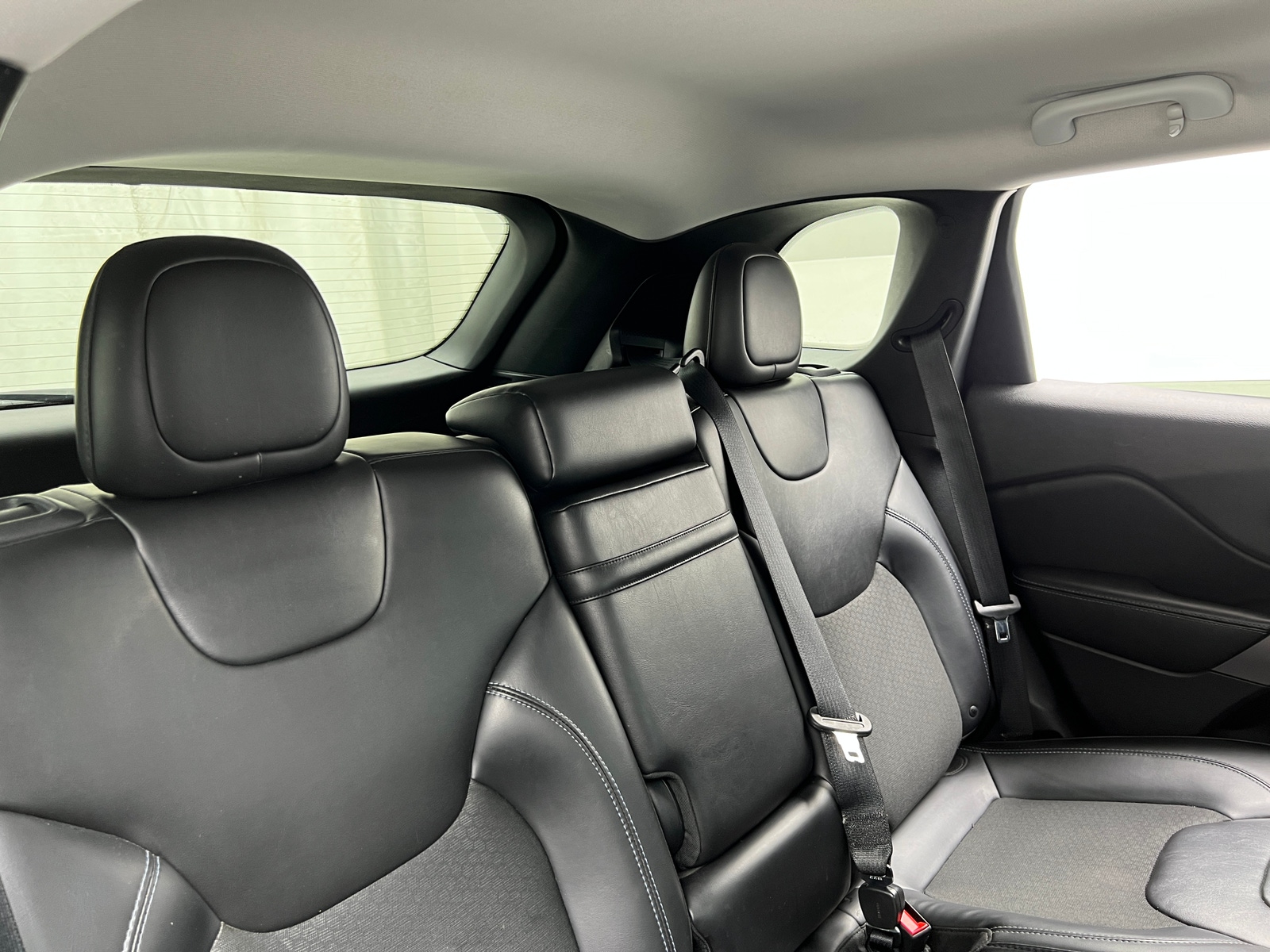 Thumbnail: 2019 Jeep Cherokee - 6
