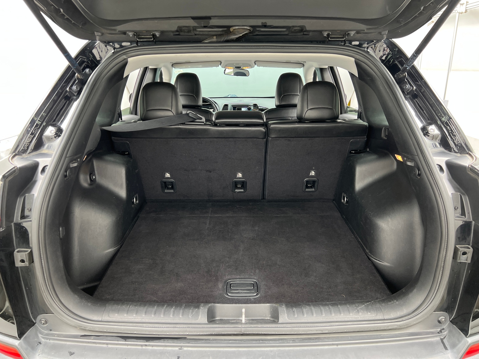 Thumbnail: 2019 Jeep Cherokee - 7