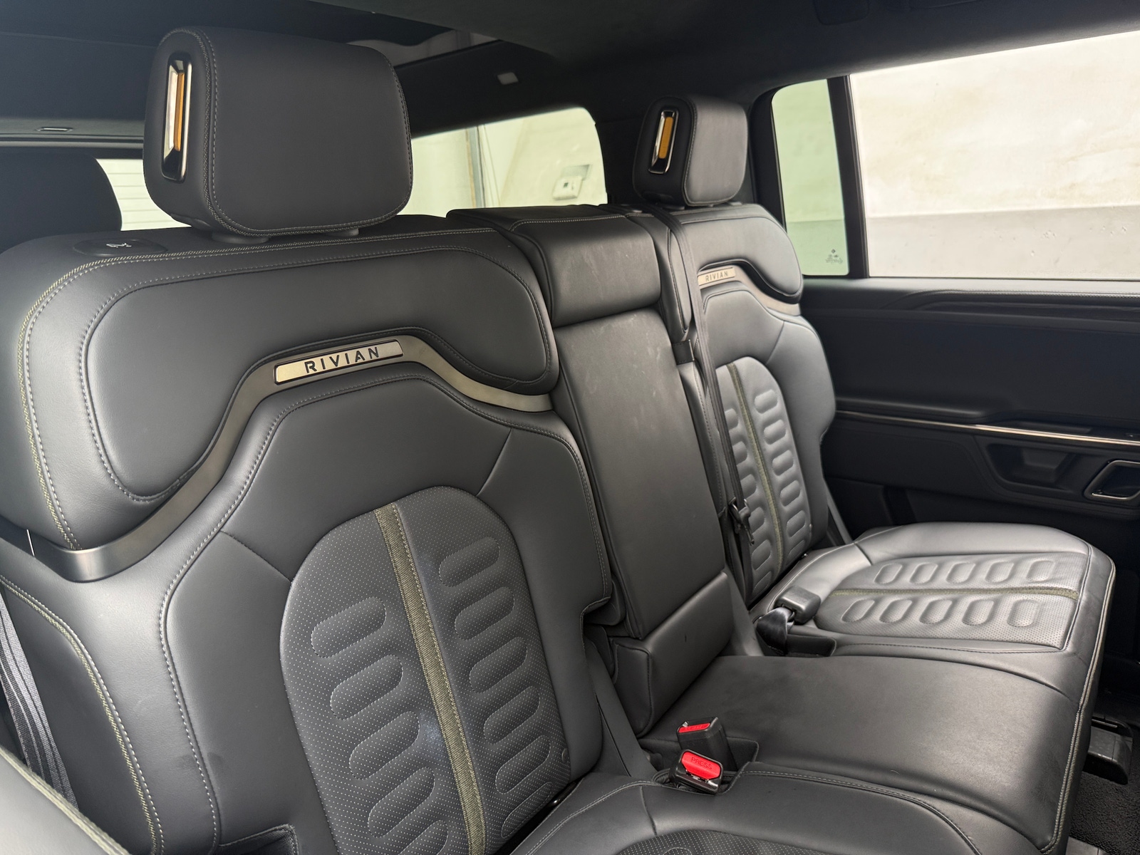 Thumbnail: 2023 Rivian R1S - 5