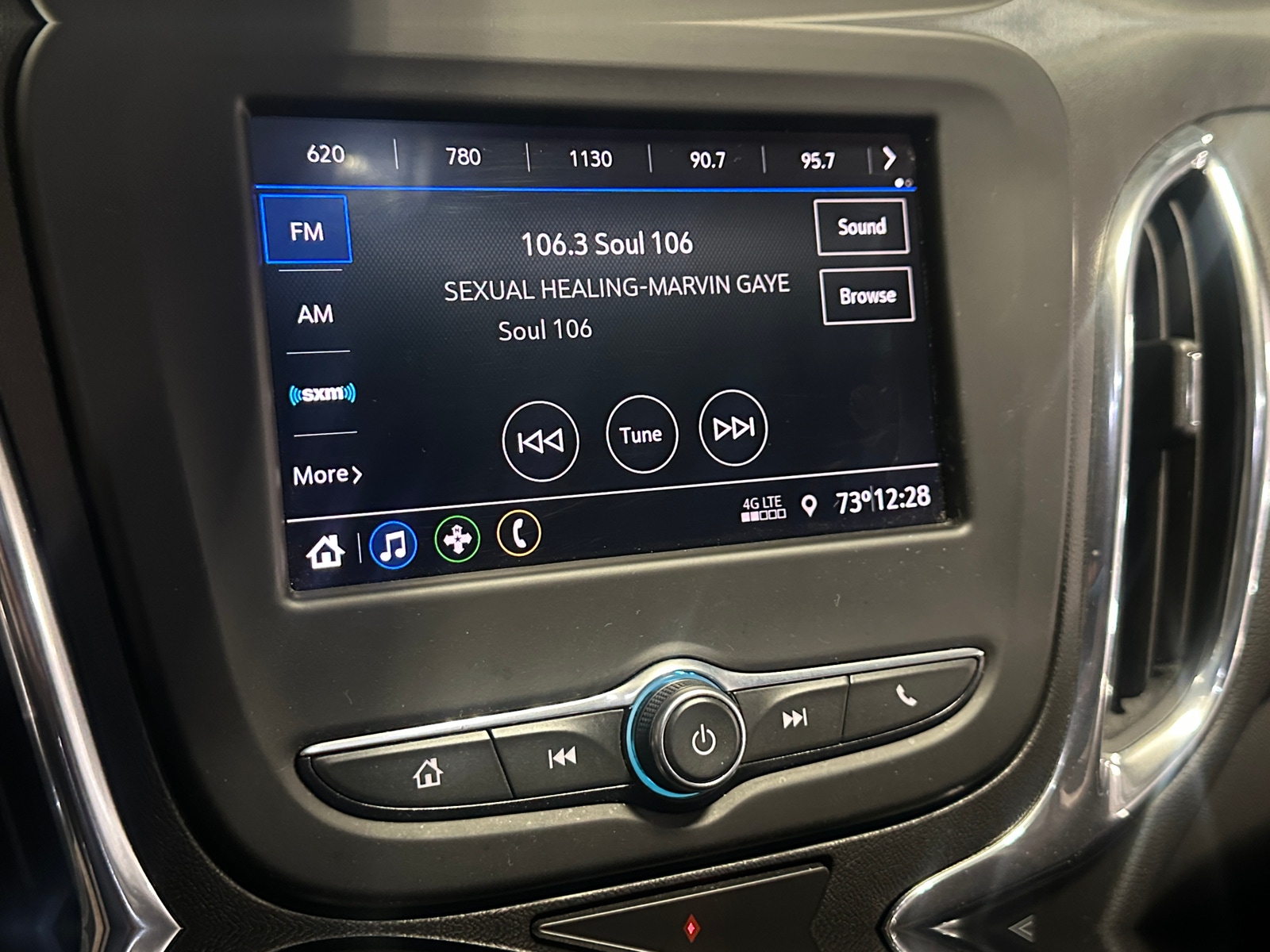 Thumbnail: 2021 Chevrolet Equinox - 4