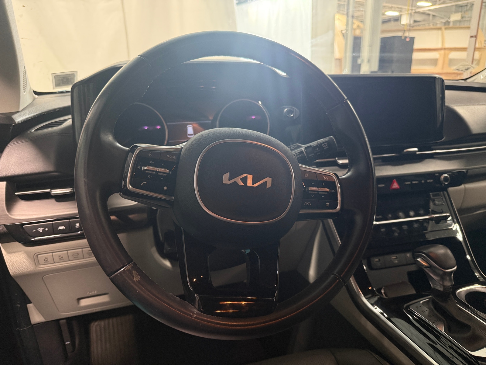 Thumbnail: 2023 Kia Carnival - 4