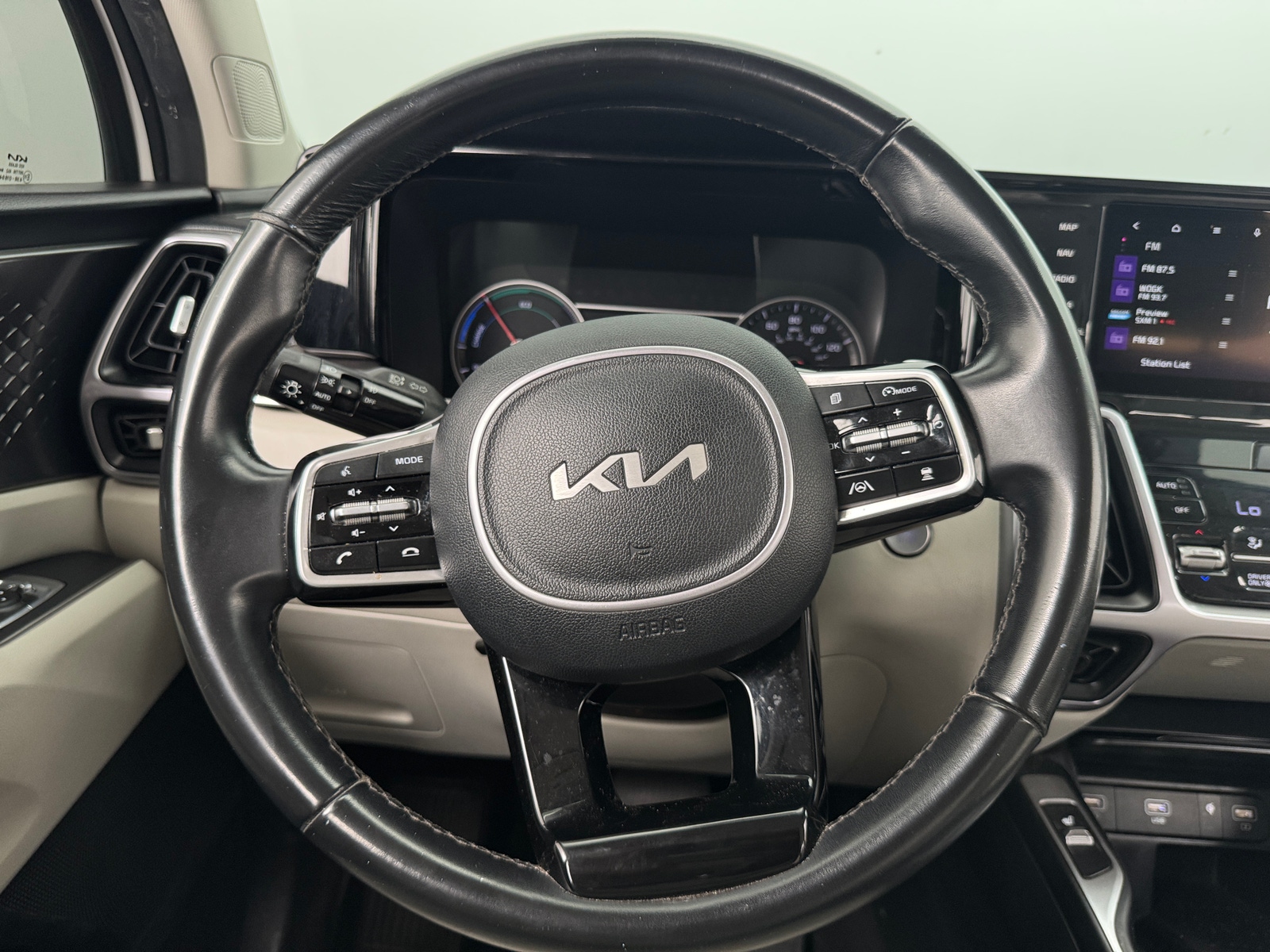 Thumbnail: 2023 Kia Sorento - 4