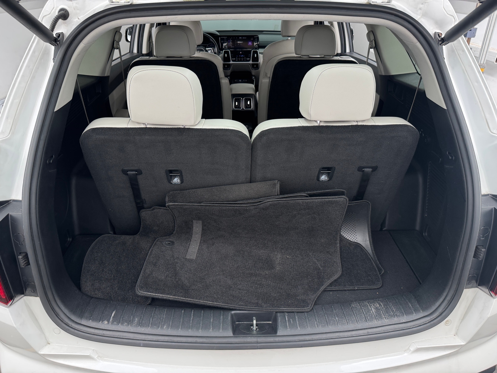 Thumbnail: 2023 Kia Sorento - 6