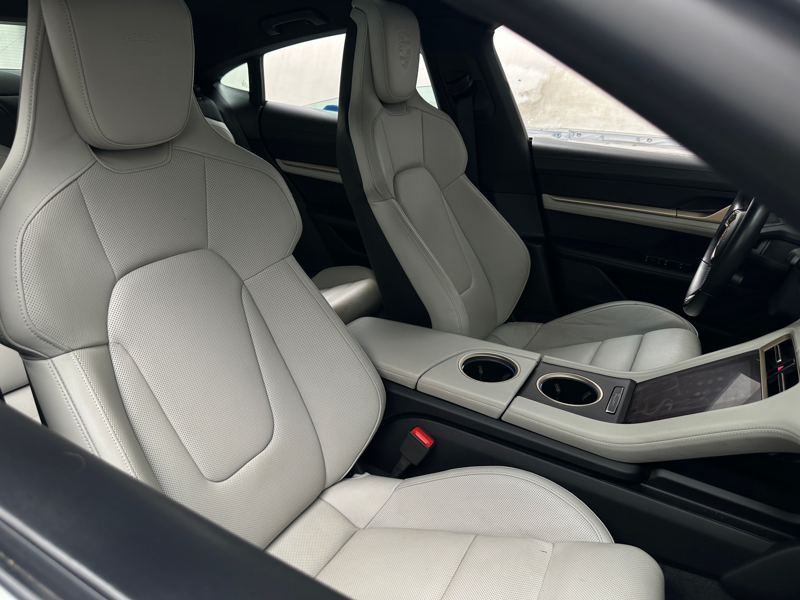 Thumbnail: 2020 Porsche Taycan - 2