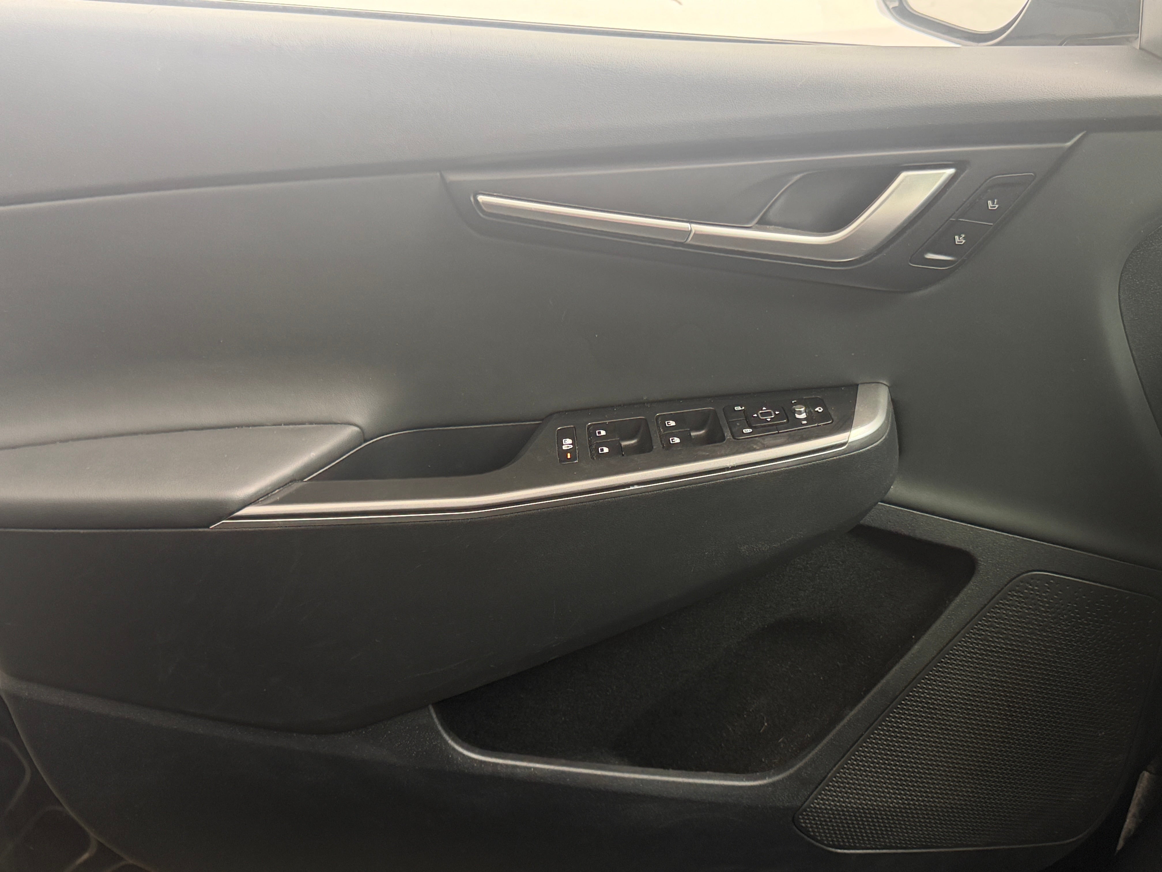 Used 2024 Kia EV6 Light L/R with VIN KNDC3DLC0R5176497 for sale in Pewaukee, WI