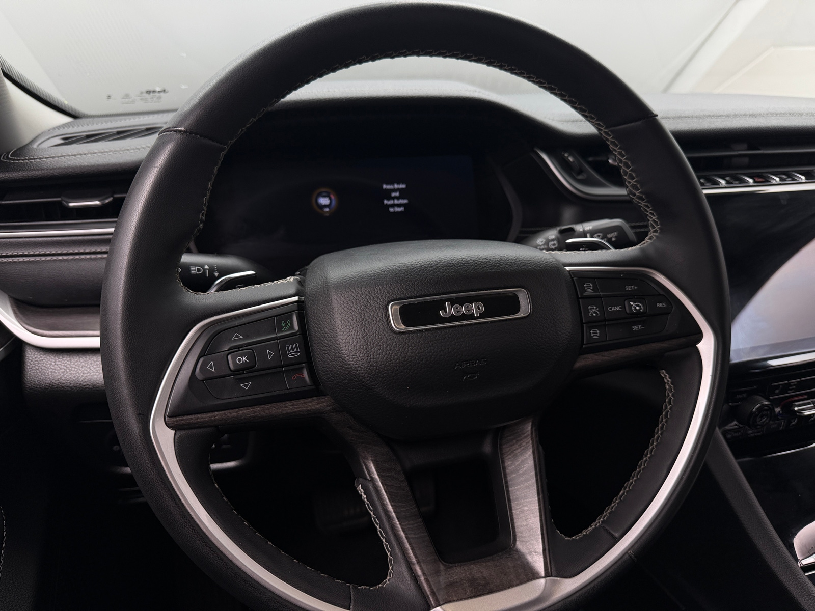 Thumbnail: 2023 Jeep Grand Cherokee L - 4