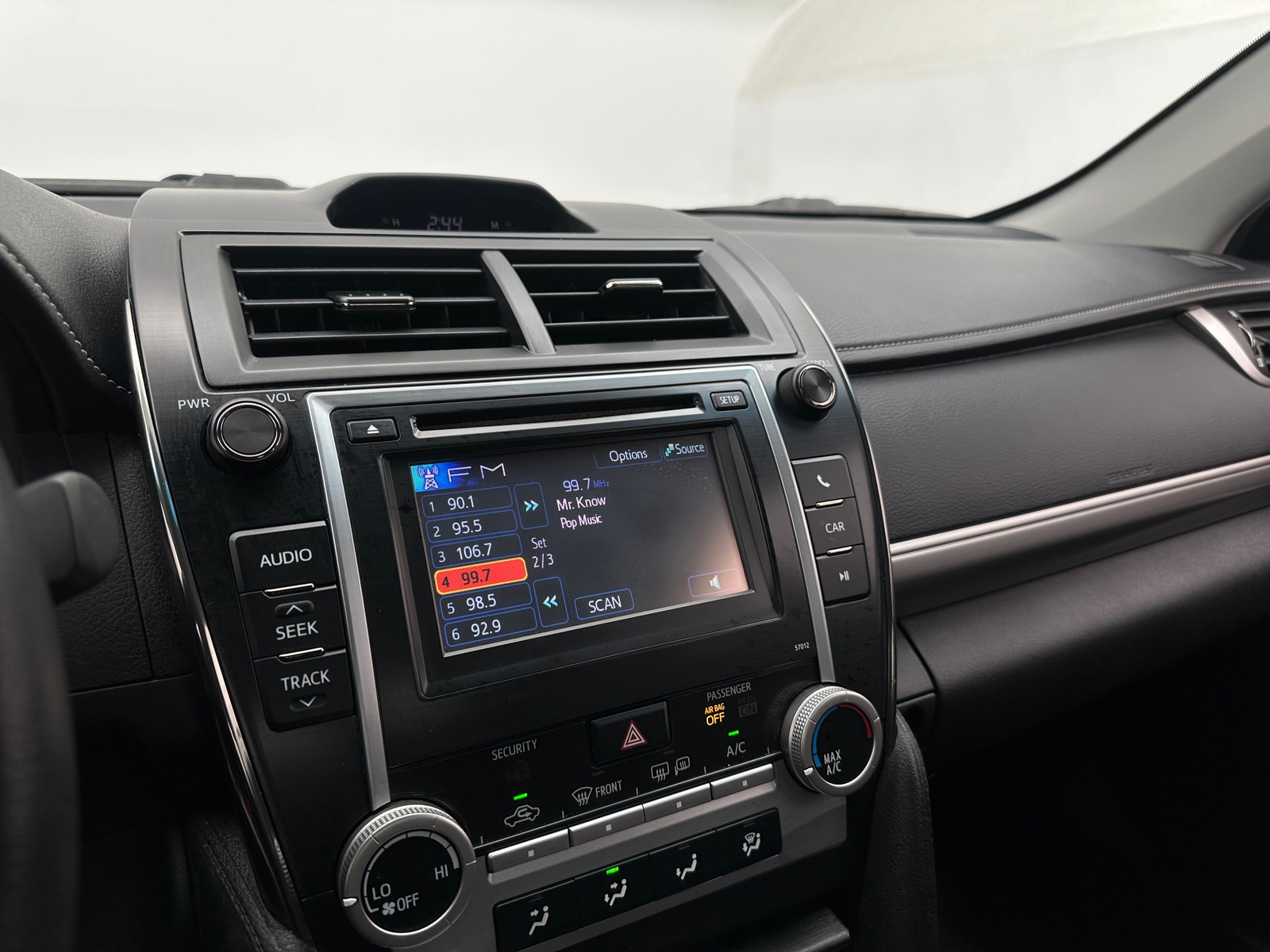 Thumbnail: 2012 Toyota Camry - 4