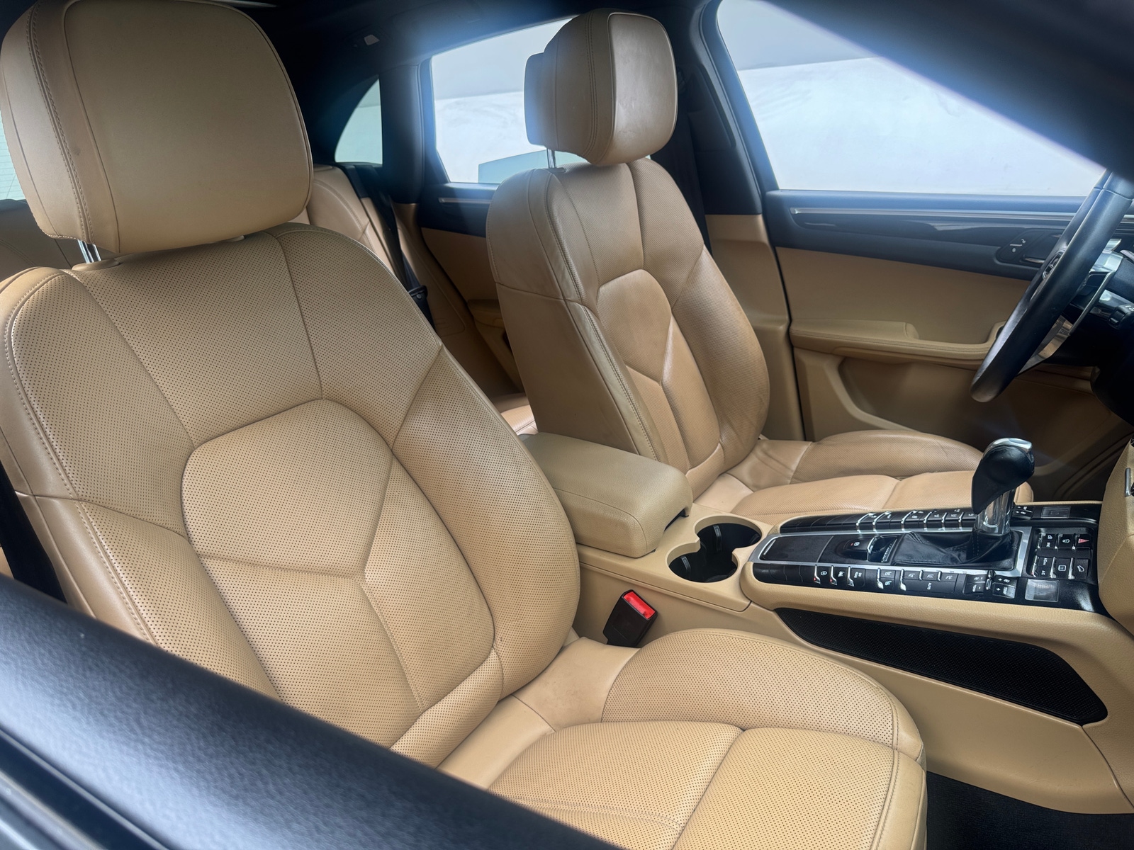 Thumbnail: 2018 Porsche Macan - 2