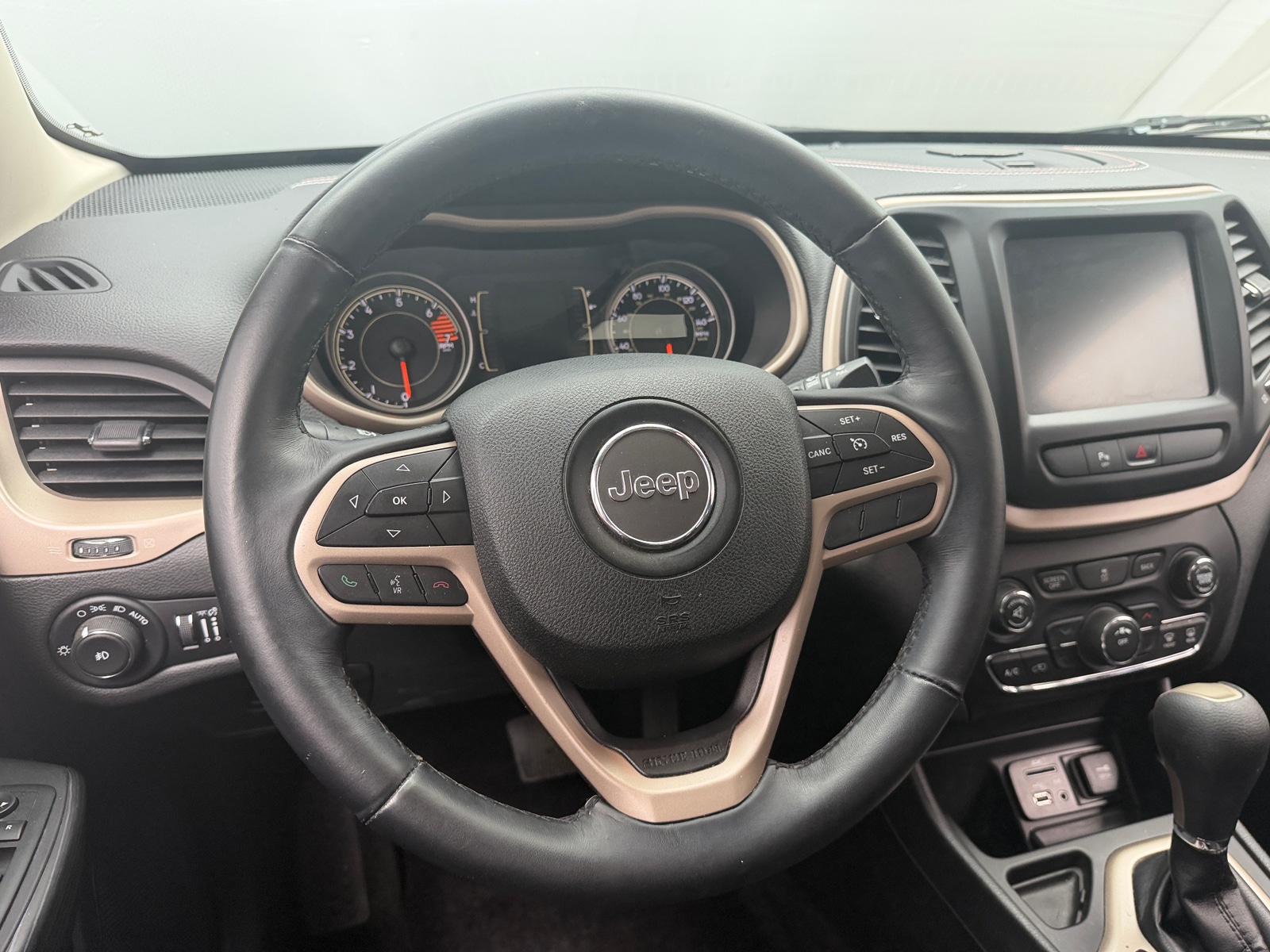 Thumbnail: 2017 Jeep Cherokee - 5