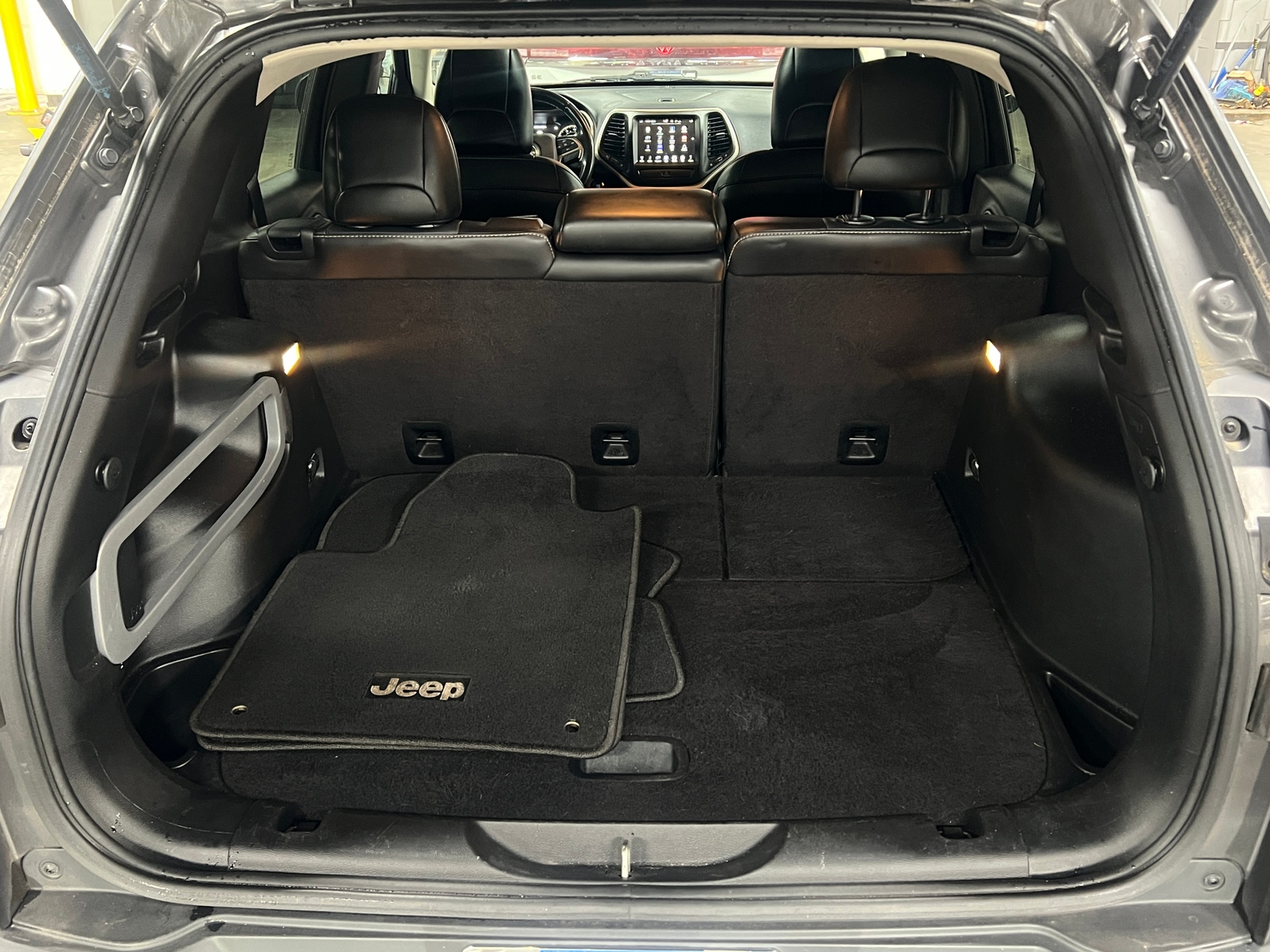 Thumbnail: 2016 Jeep Cherokee - 6
