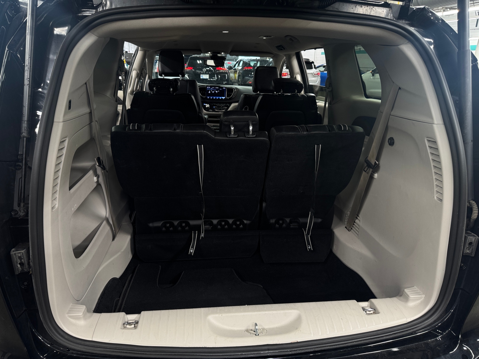 Thumbnail: 2024 Chrysler Pacifica - 6