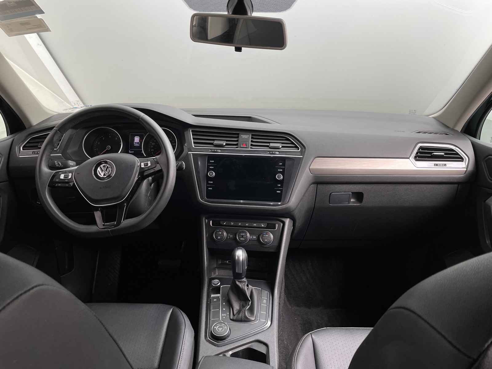 Thumbnail: 2020 Volkswagen Tiguan - 2