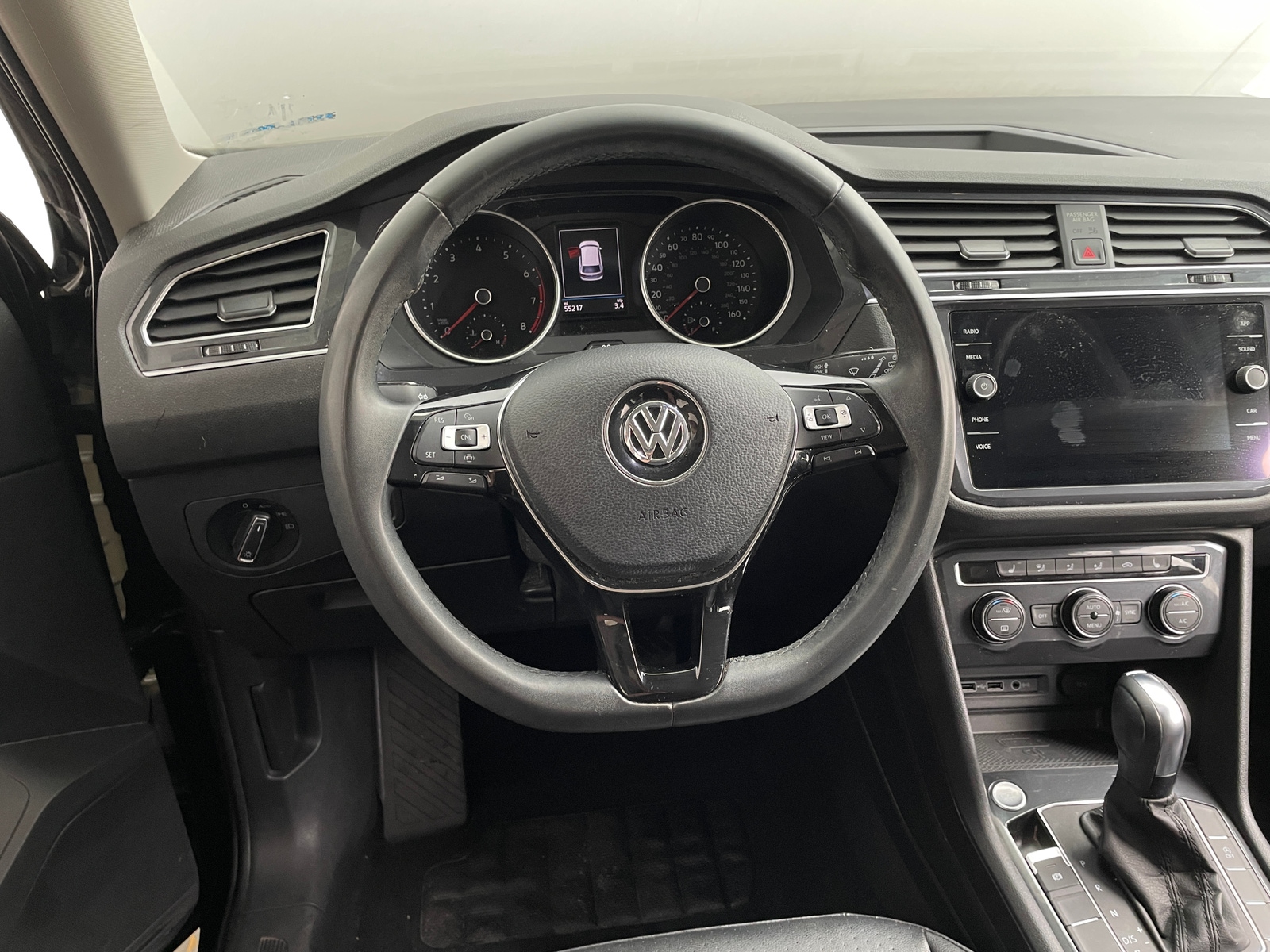 Thumbnail: 2020 Volkswagen Tiguan - 4