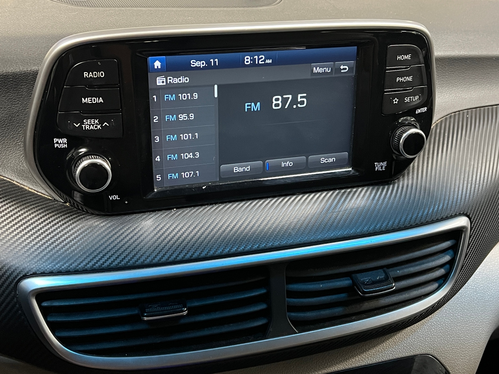 Thumbnail: 2019 Hyundai Tucson - 4