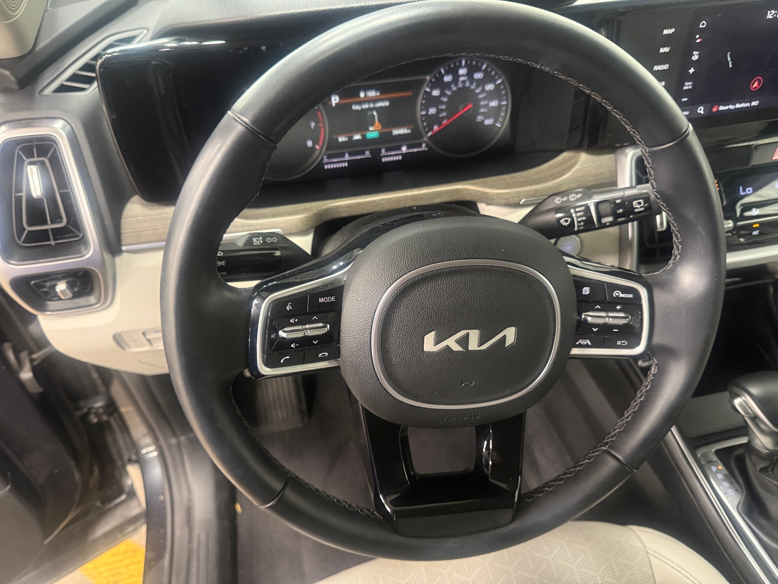 Thumbnail: 2023 Kia Sorento - 4