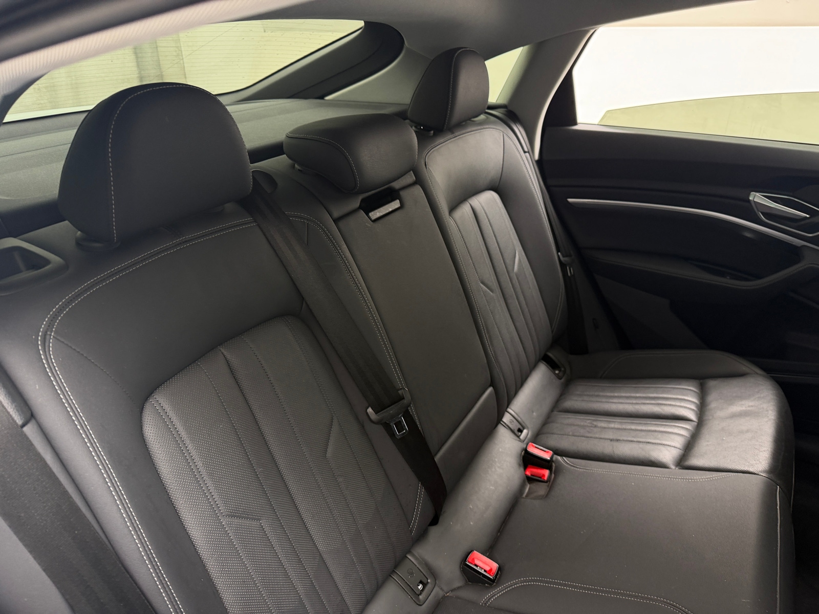 Thumbnail: 2021 Audi e-tron S - 6
