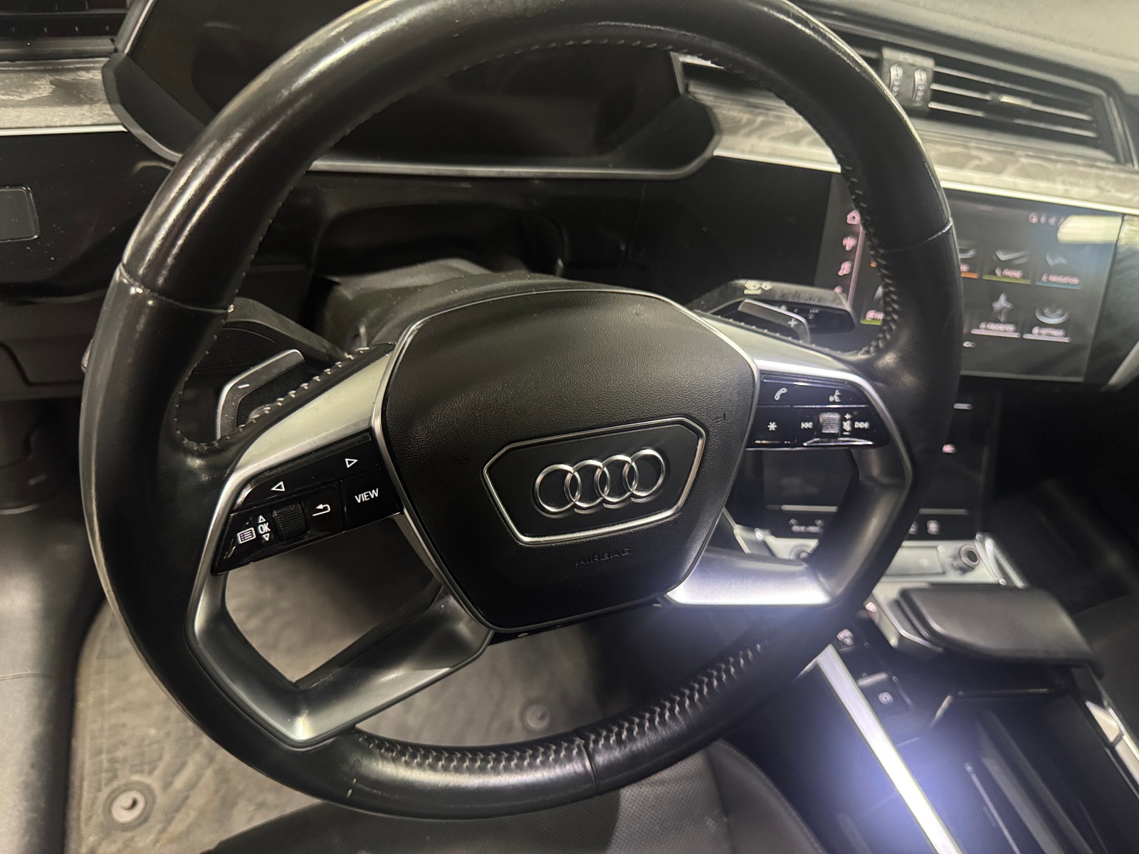Thumbnail: 2021 Audi e-tron S - 5