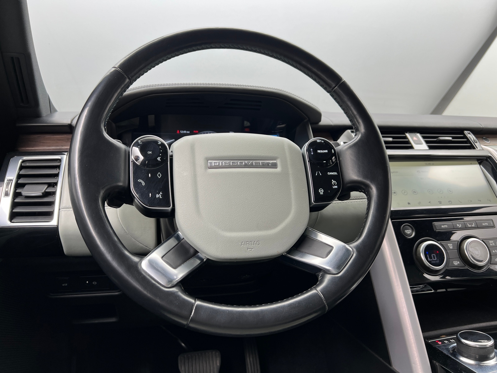 Thumbnail: 2019 Land Rover Discovery - 4
