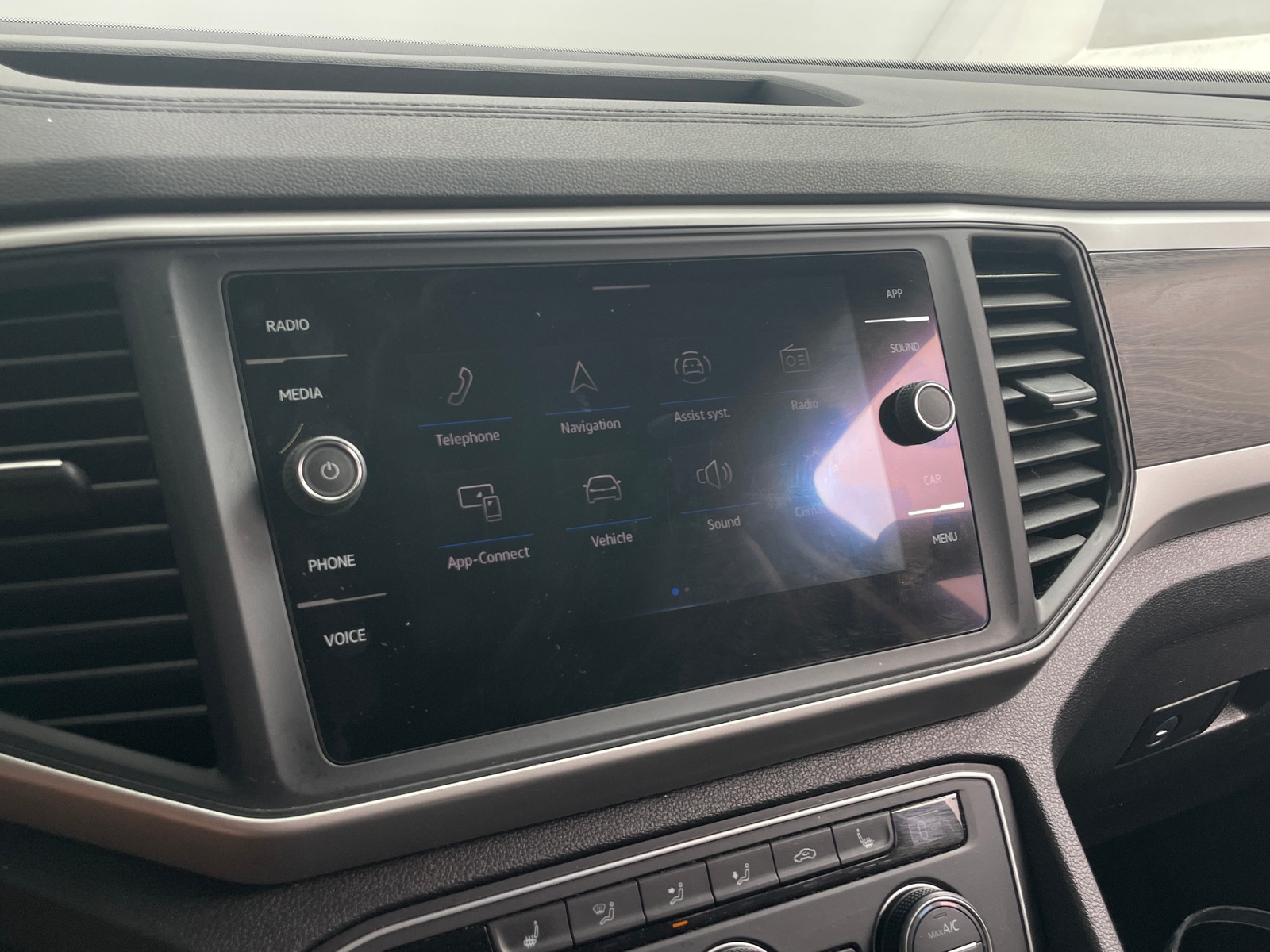 Thumbnail: 2021 Volkswagen Atlas - 3