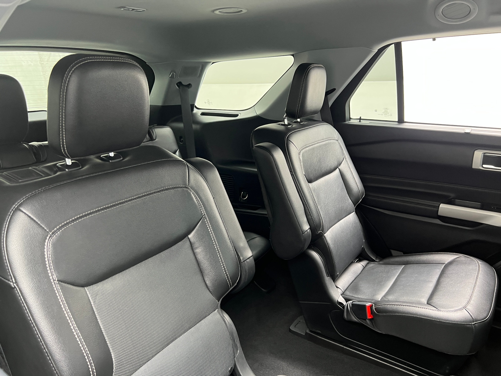 Thumbnail: 2022 Ford Explorer - 5