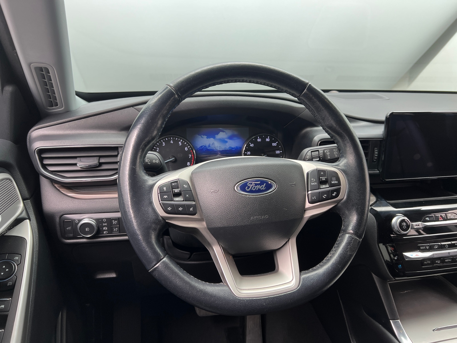 Thumbnail: 2022 Ford Explorer - 4