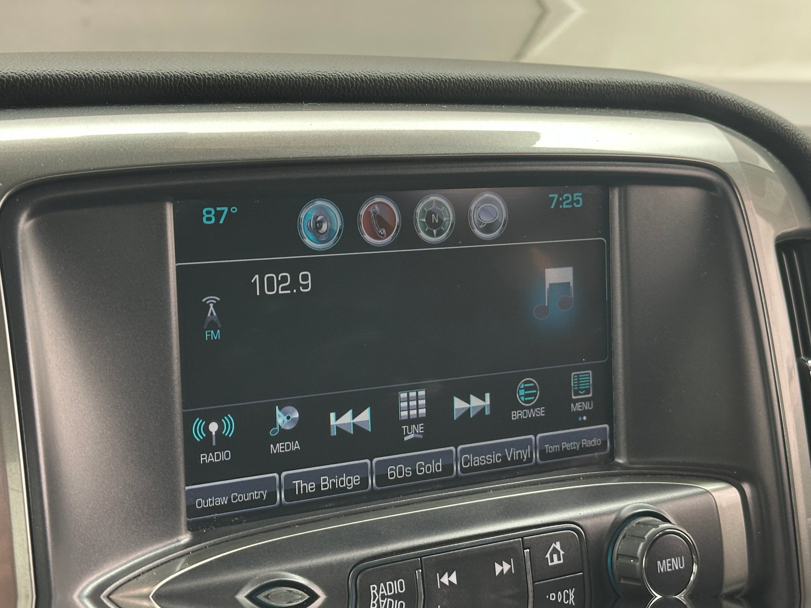 Thumbnail: 2019 Chevrolet Silverado 1500 - 4