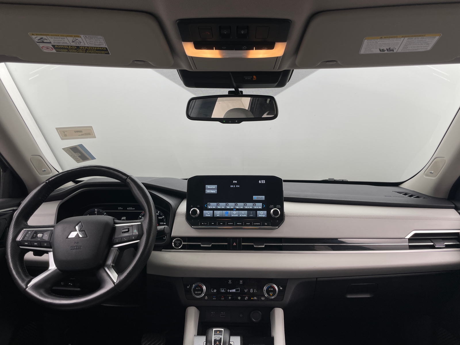 Thumbnail: 2023 Mitsubishi Outlander - 2