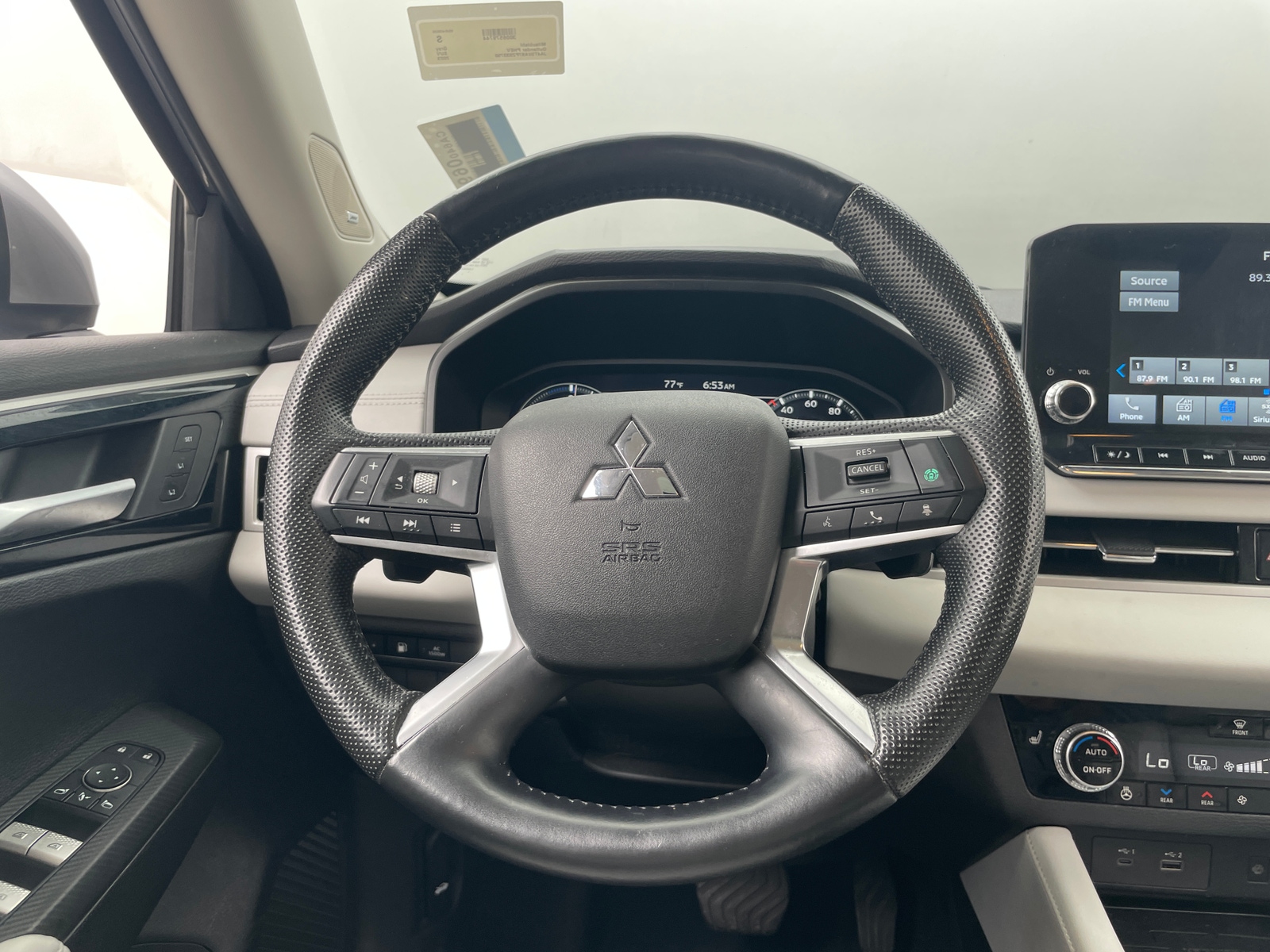 Thumbnail: 2023 Mitsubishi Outlander - 4