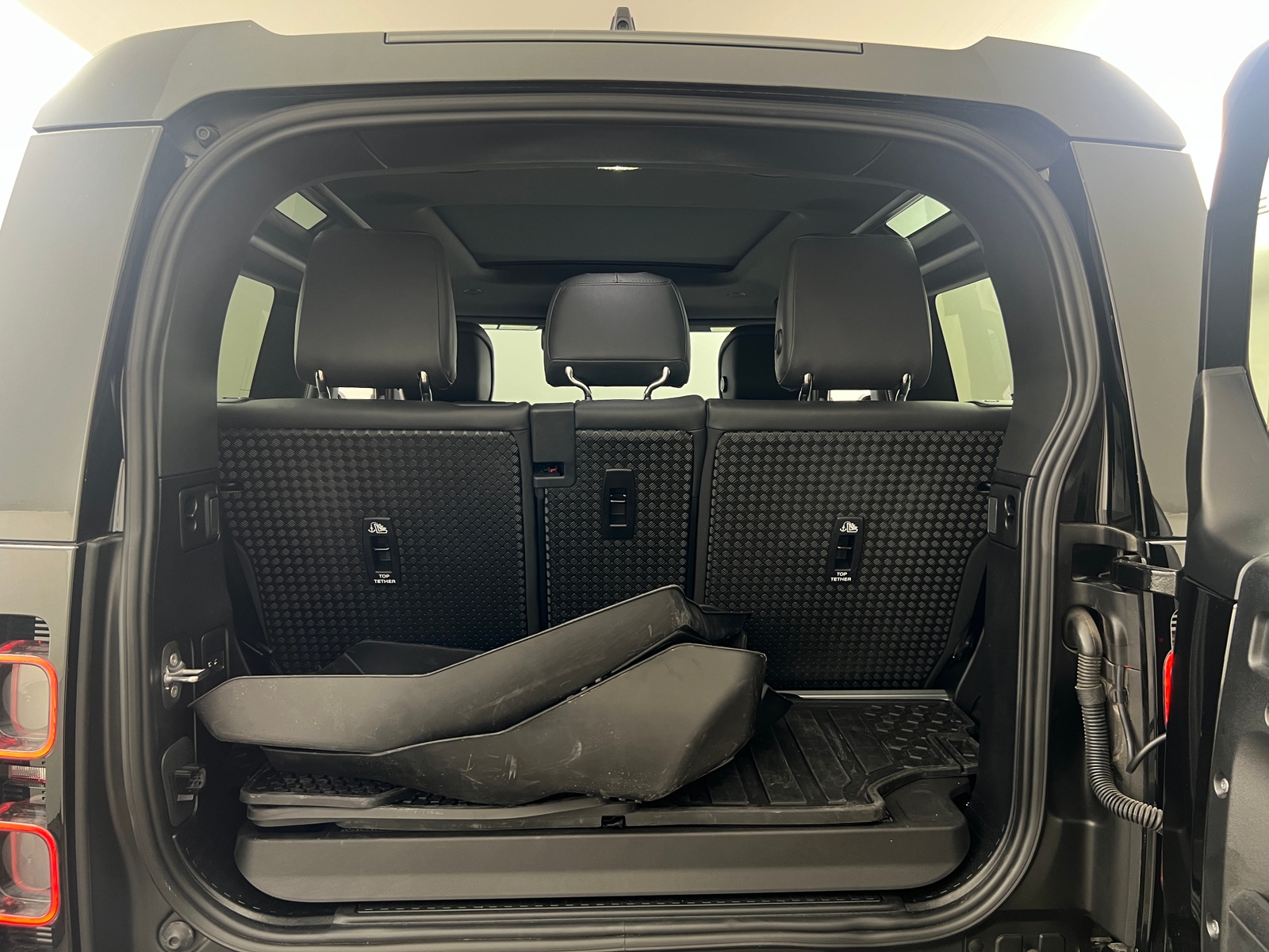 Thumbnail: 2024 Land Rover Defender - 6