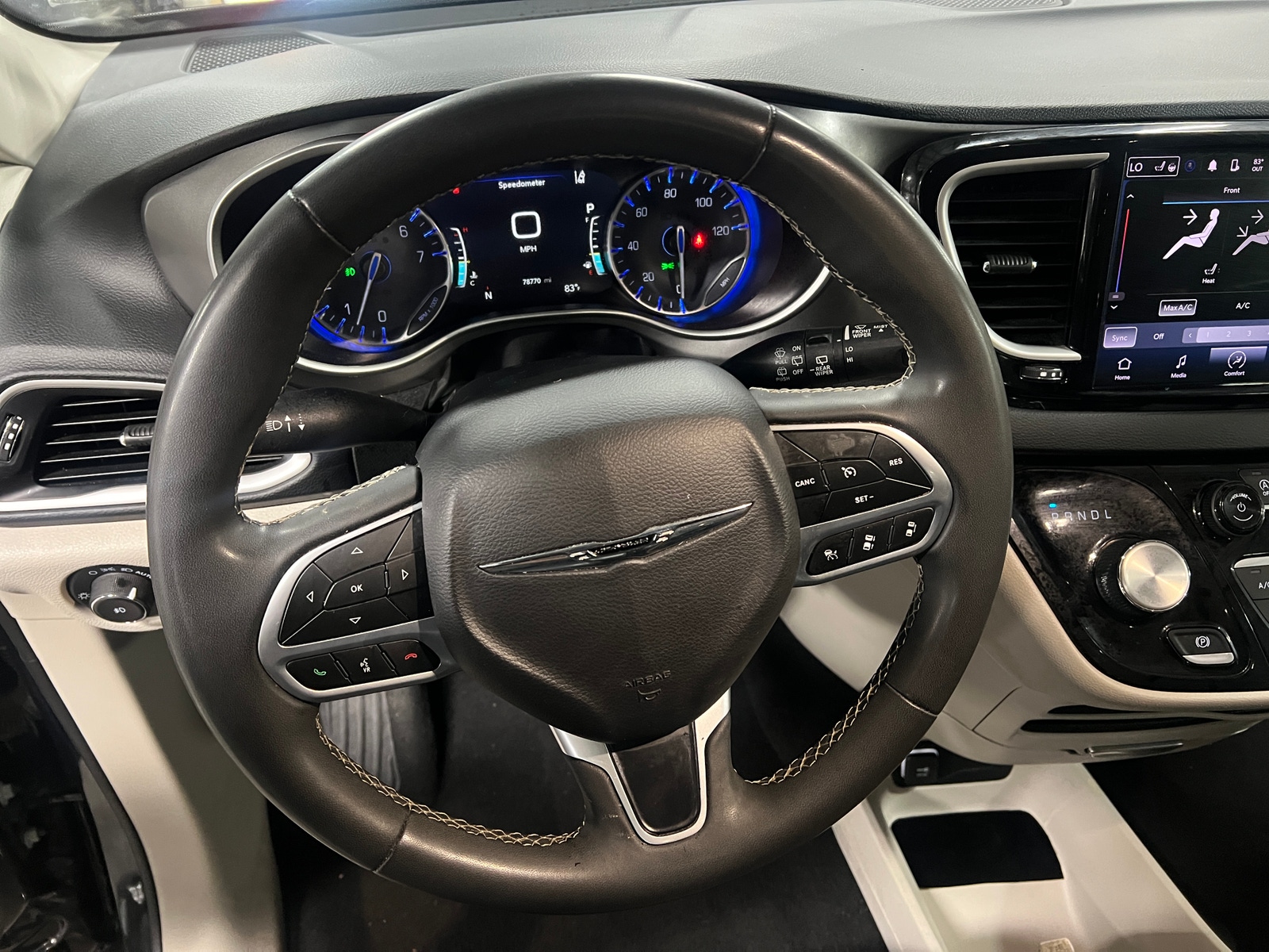 Thumbnail: 2023 Chrysler Pacifica - 4