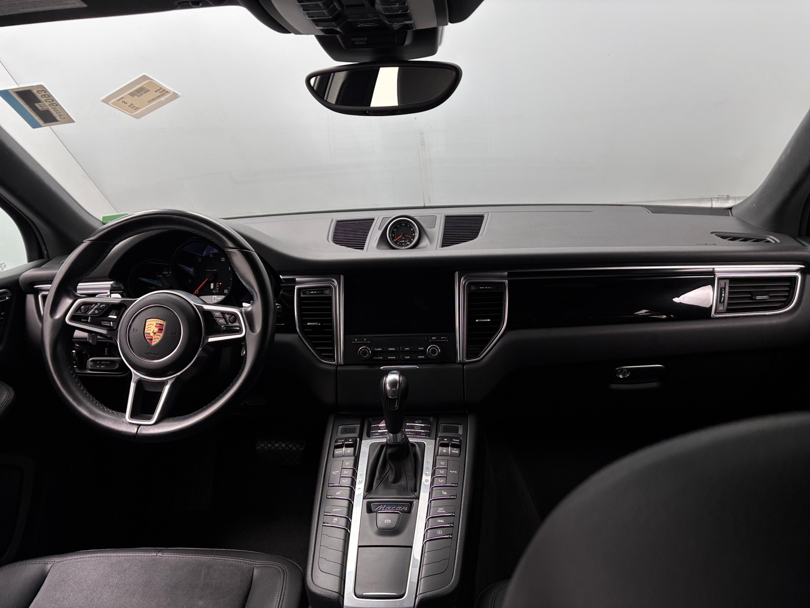 Thumbnail: 2018 Porsche Macan - 2