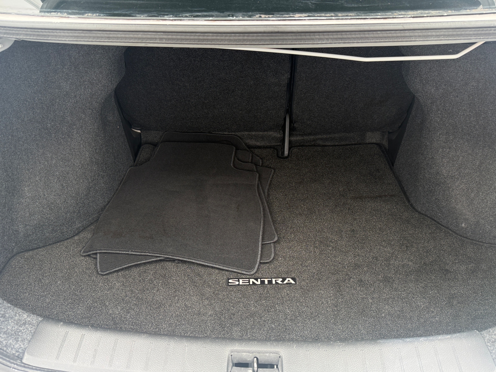 Thumbnail: 2019 Nissan Sentra - 6