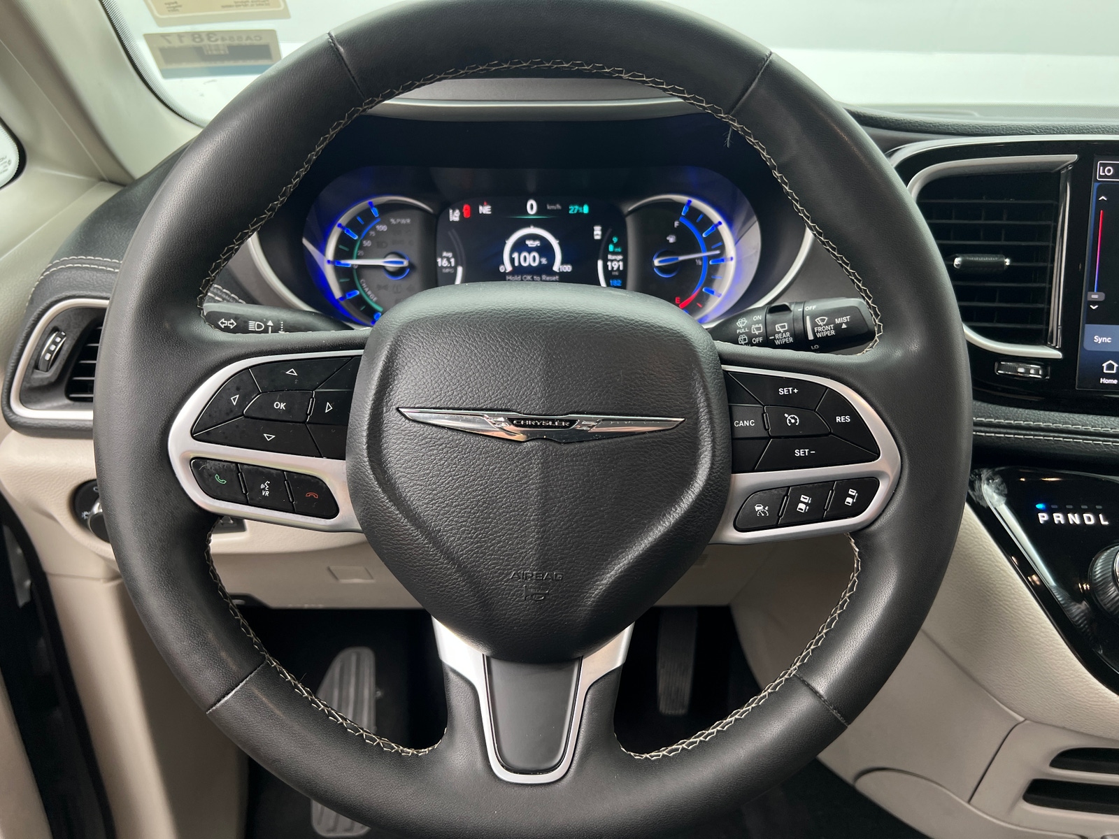 Thumbnail: 2023 Chrysler Pacifica - 4