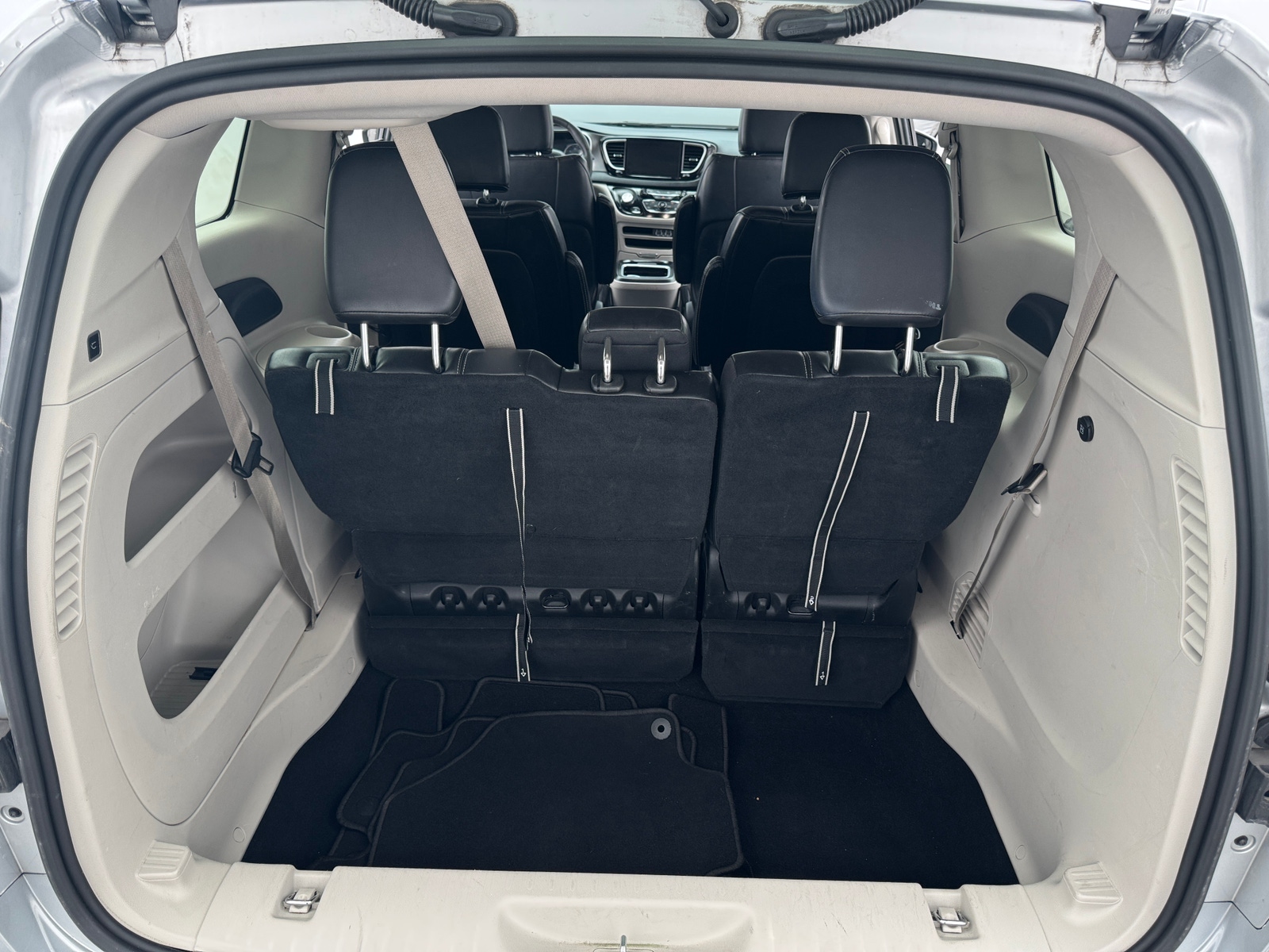 Thumbnail: 2023 Chrysler Pacifica - 6