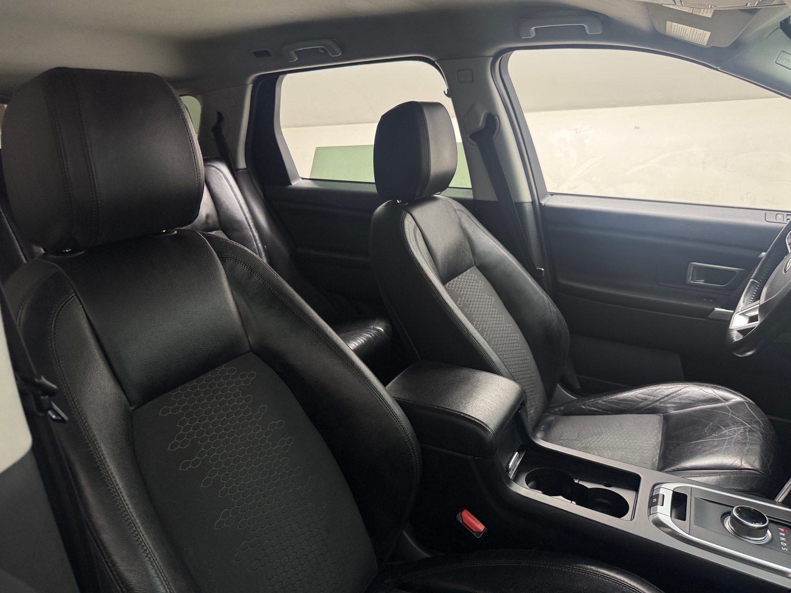 Thumbnail: 2015 Land Rover Discovery Sport - 2