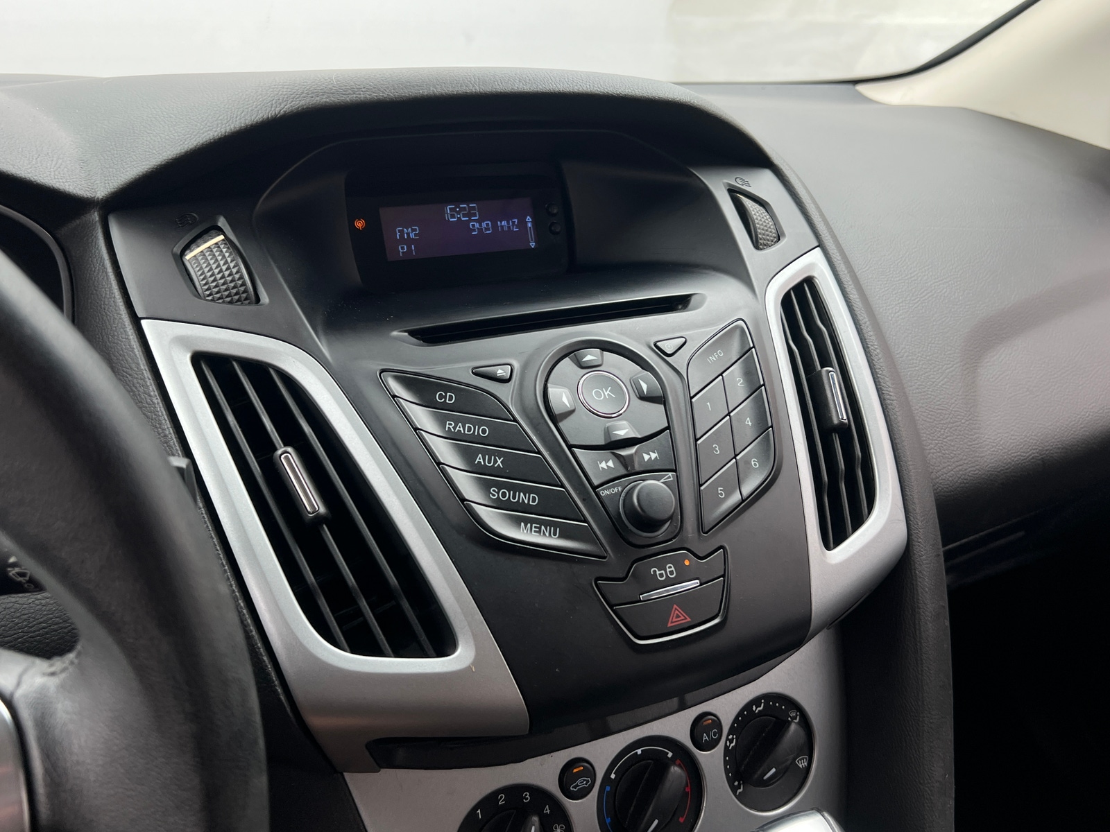 Thumbnail: 2012 Ford Focus - 4