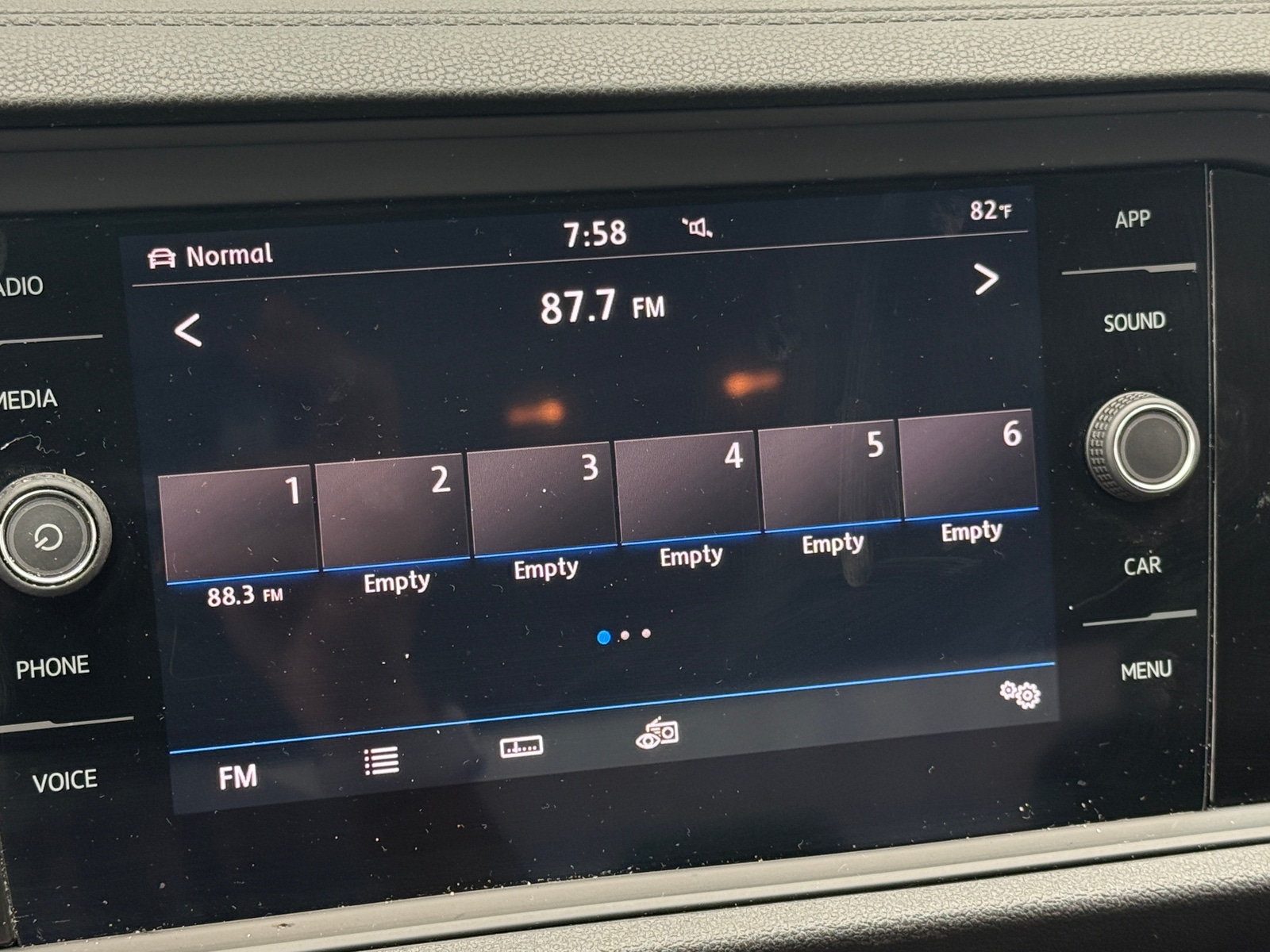 Thumbnail: 2019 Volkswagen Jetta - 3