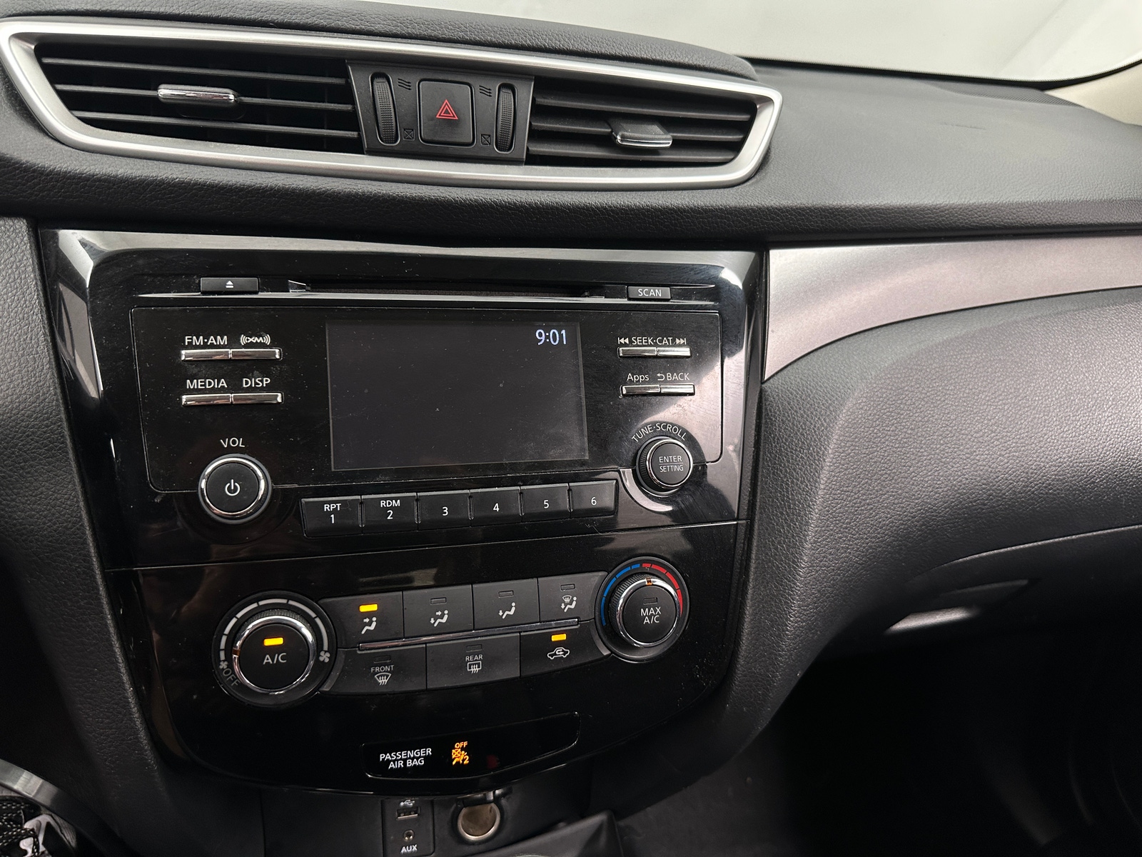 Thumbnail: 2015 Nissan Rogue - 4