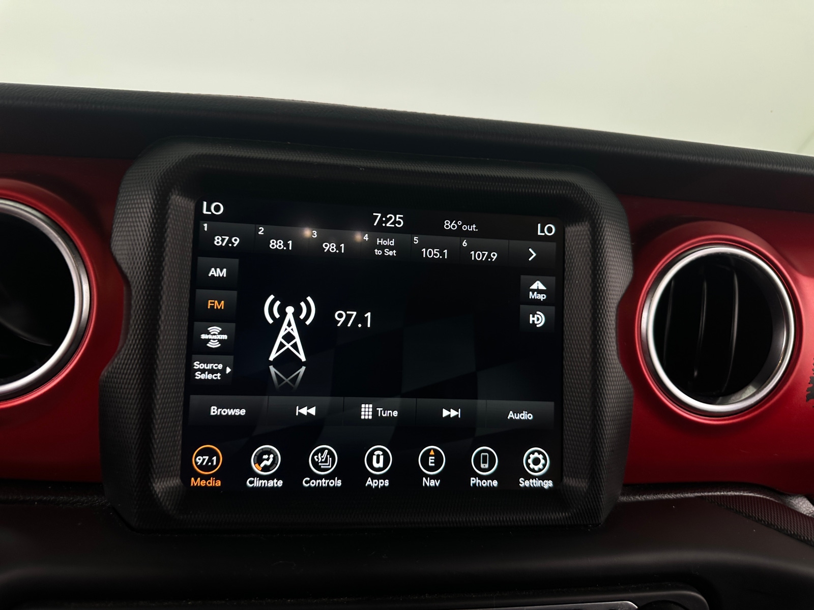 Thumbnail: 2021 Jeep Gladiator - 3