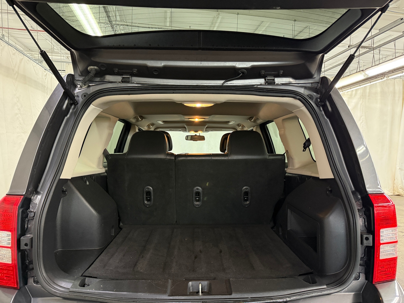 Thumbnail: 2017 Jeep Patriot - 6