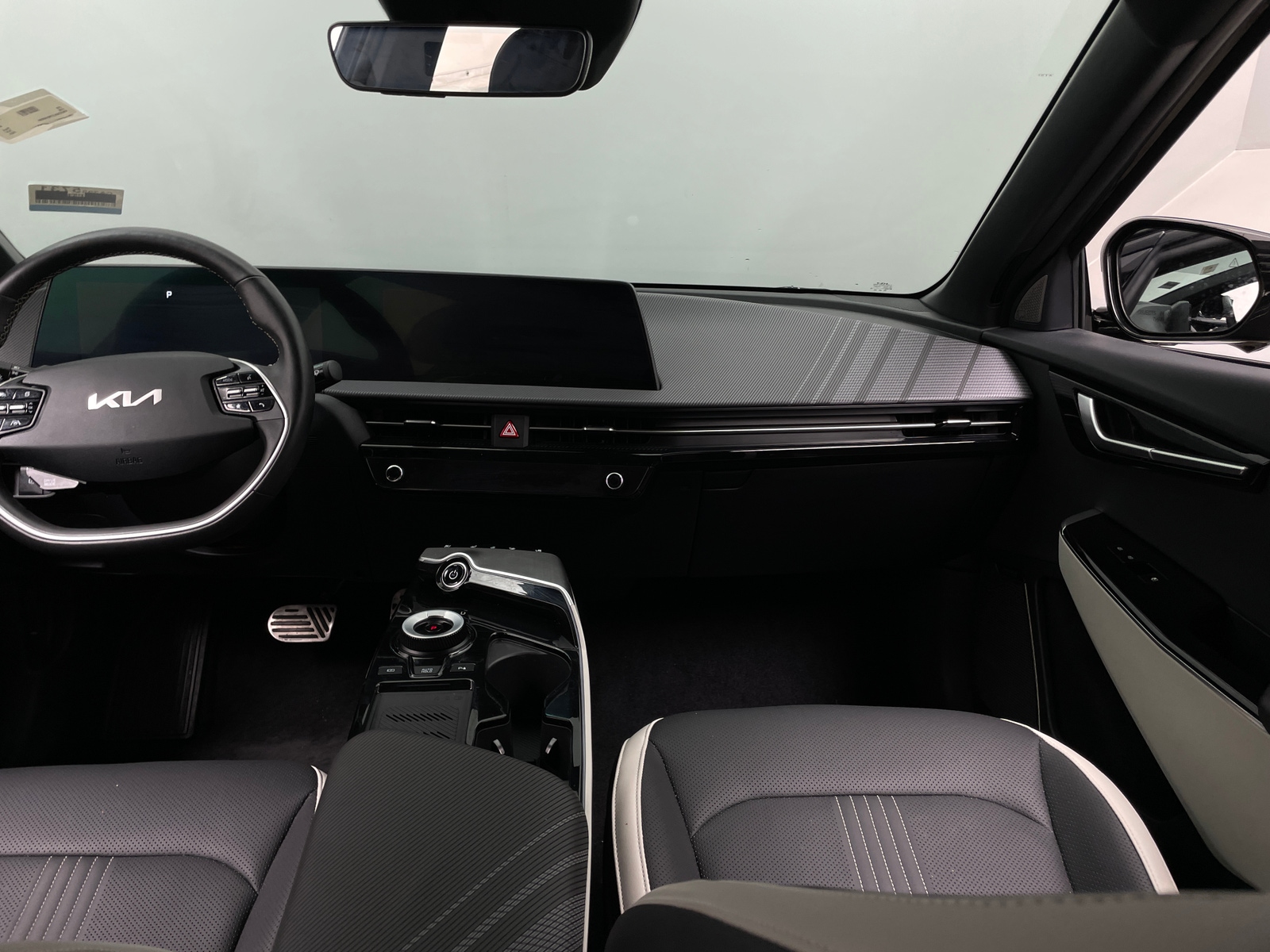 Thumbnail: 2024 Kia EV6 - 2