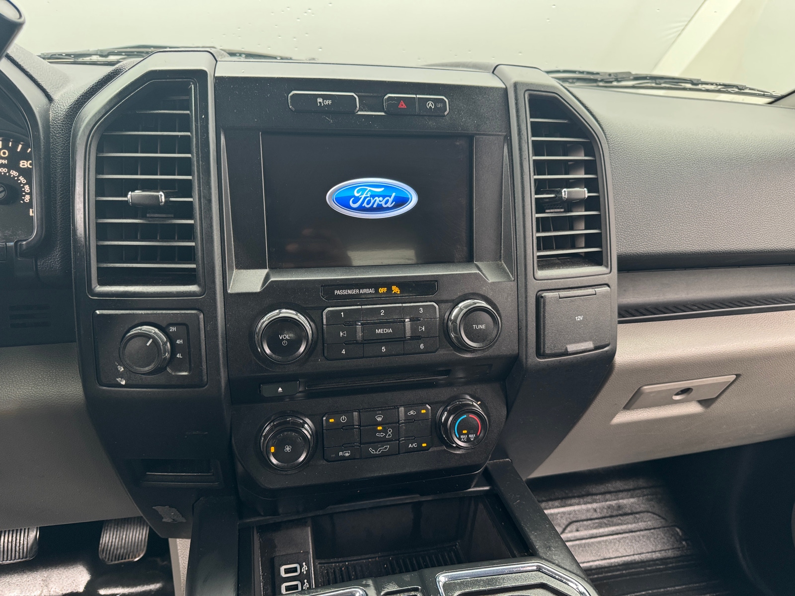 Thumbnail: 2018 Ford Econoline - 4