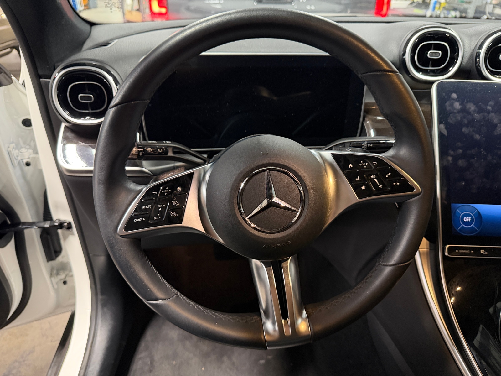 Thumbnail: 2025 Mercedes-Benz GLC - 4