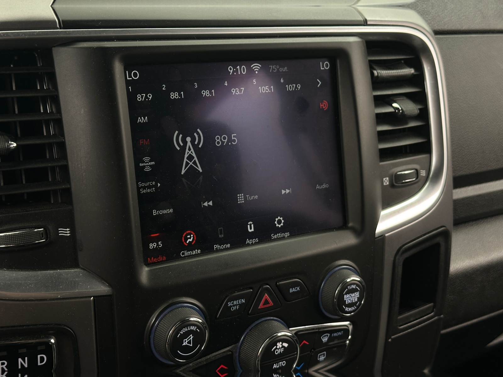 Thumbnail: 2021 RAM 1500 Classic - 4