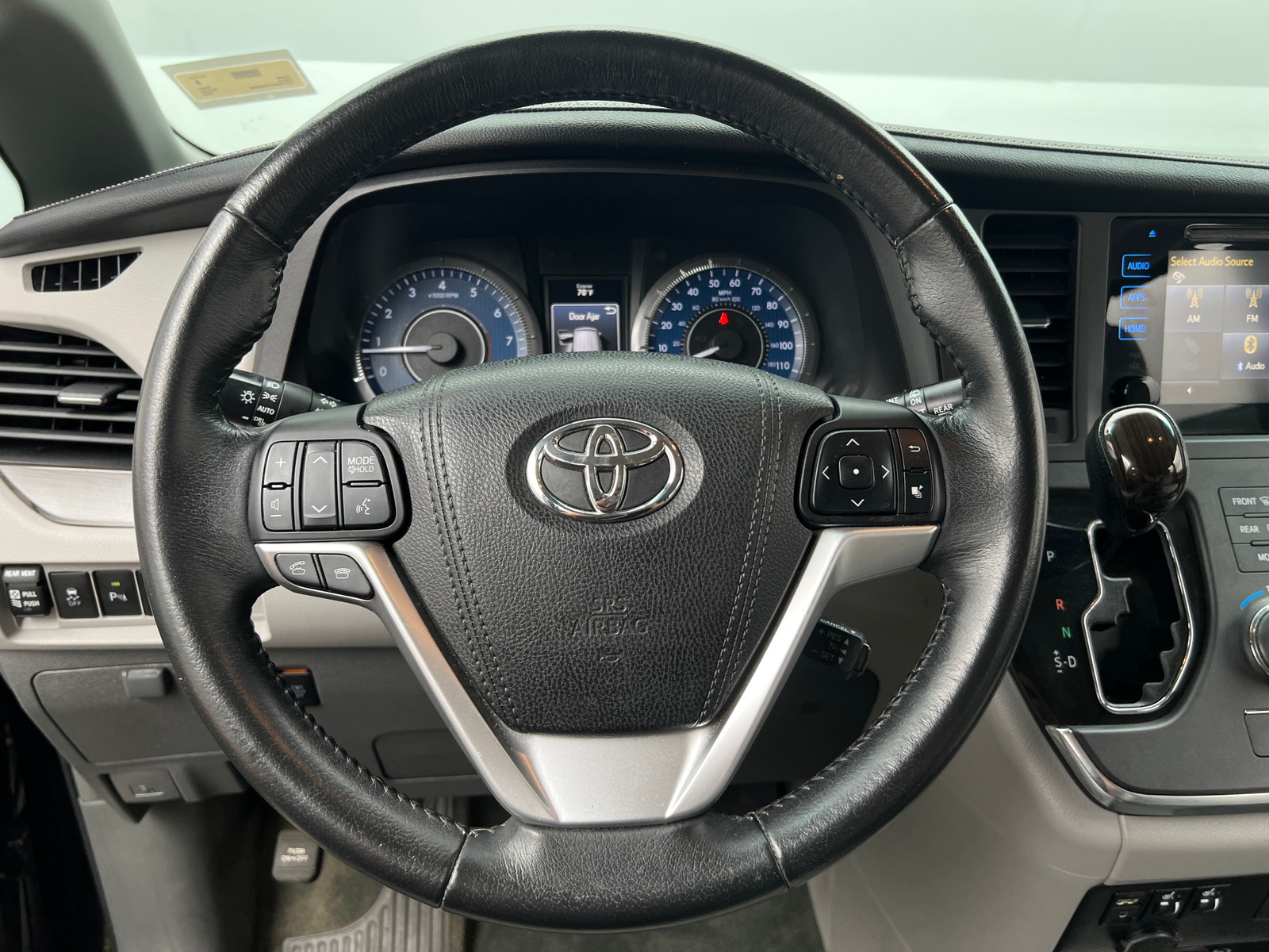 Thumbnail: 2015 Toyota Sienna - 4