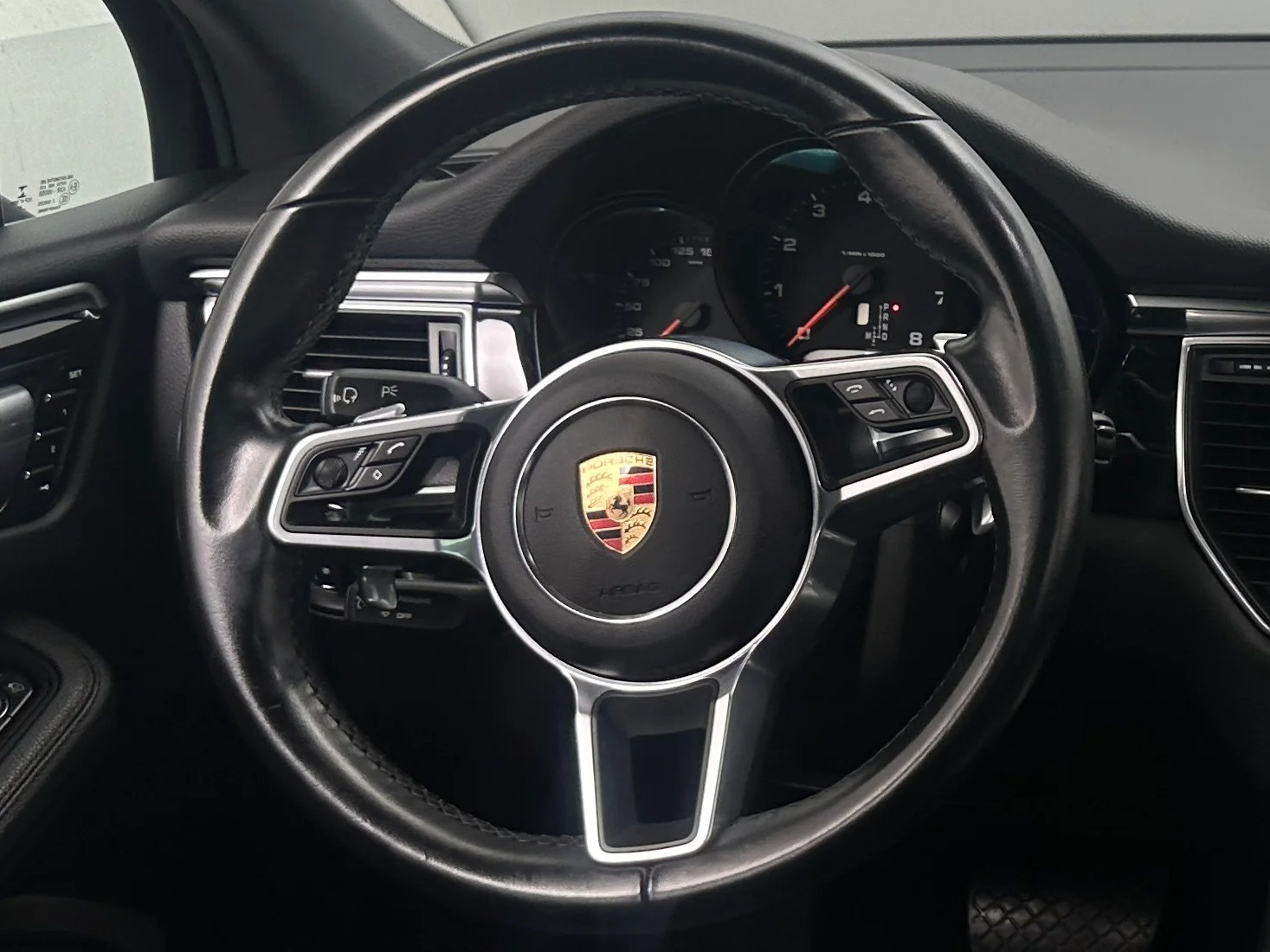 Thumbnail: 2018 Porsche Macan - 4