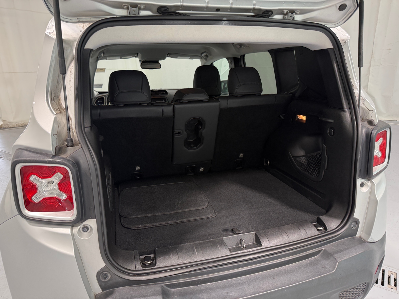 Thumbnail: 2017 Jeep Renegade - 6
