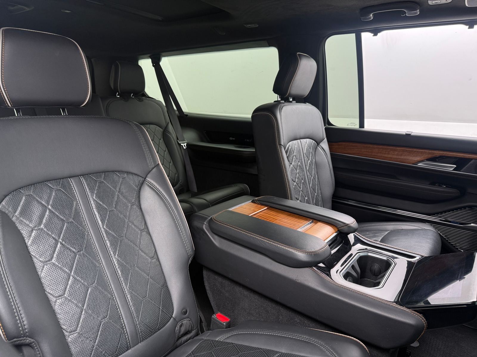 Thumbnail: 2024 Jeep Grand Wagoneer L - 5